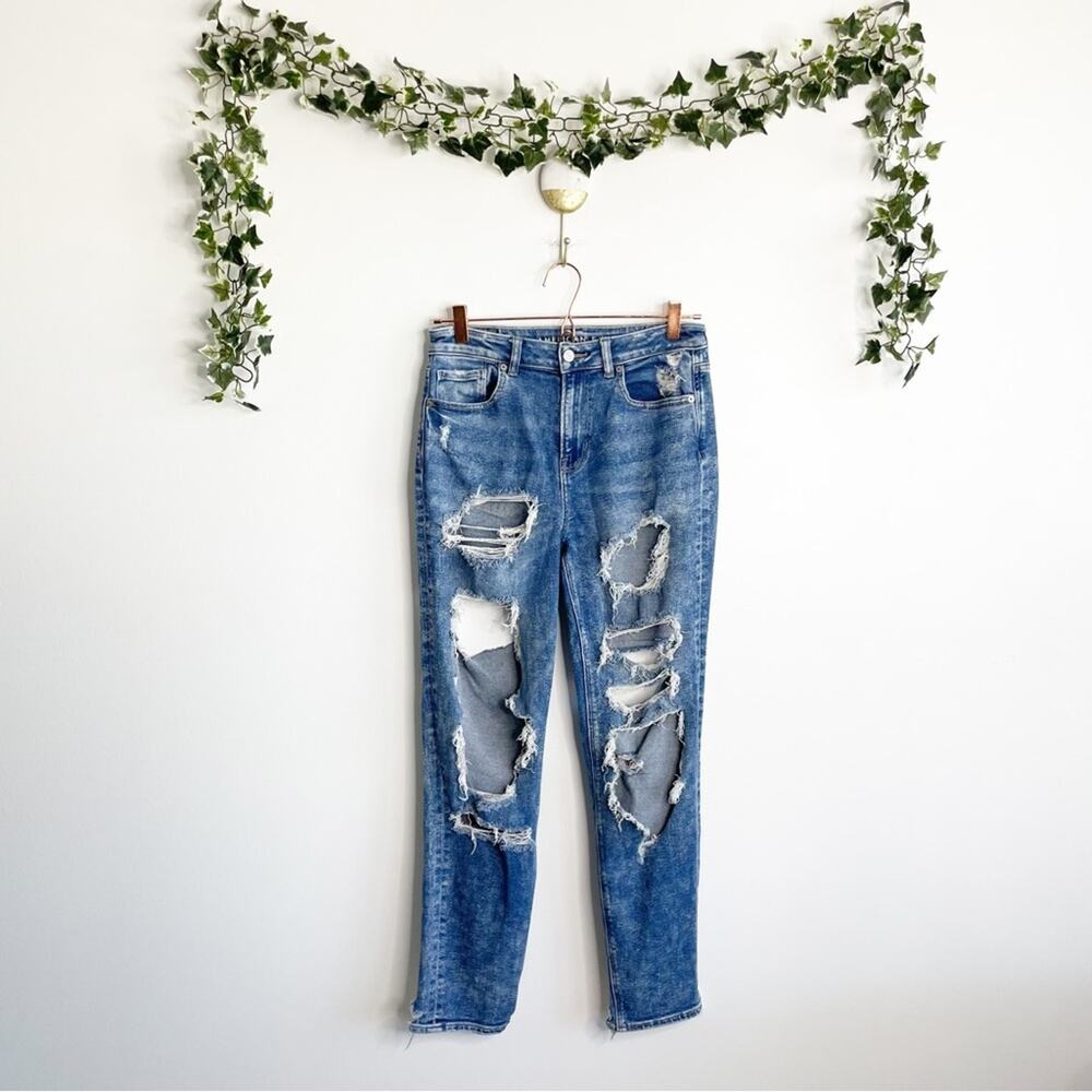 AMERICAN EAGLE Distressed Mom Jeans 4 Regular